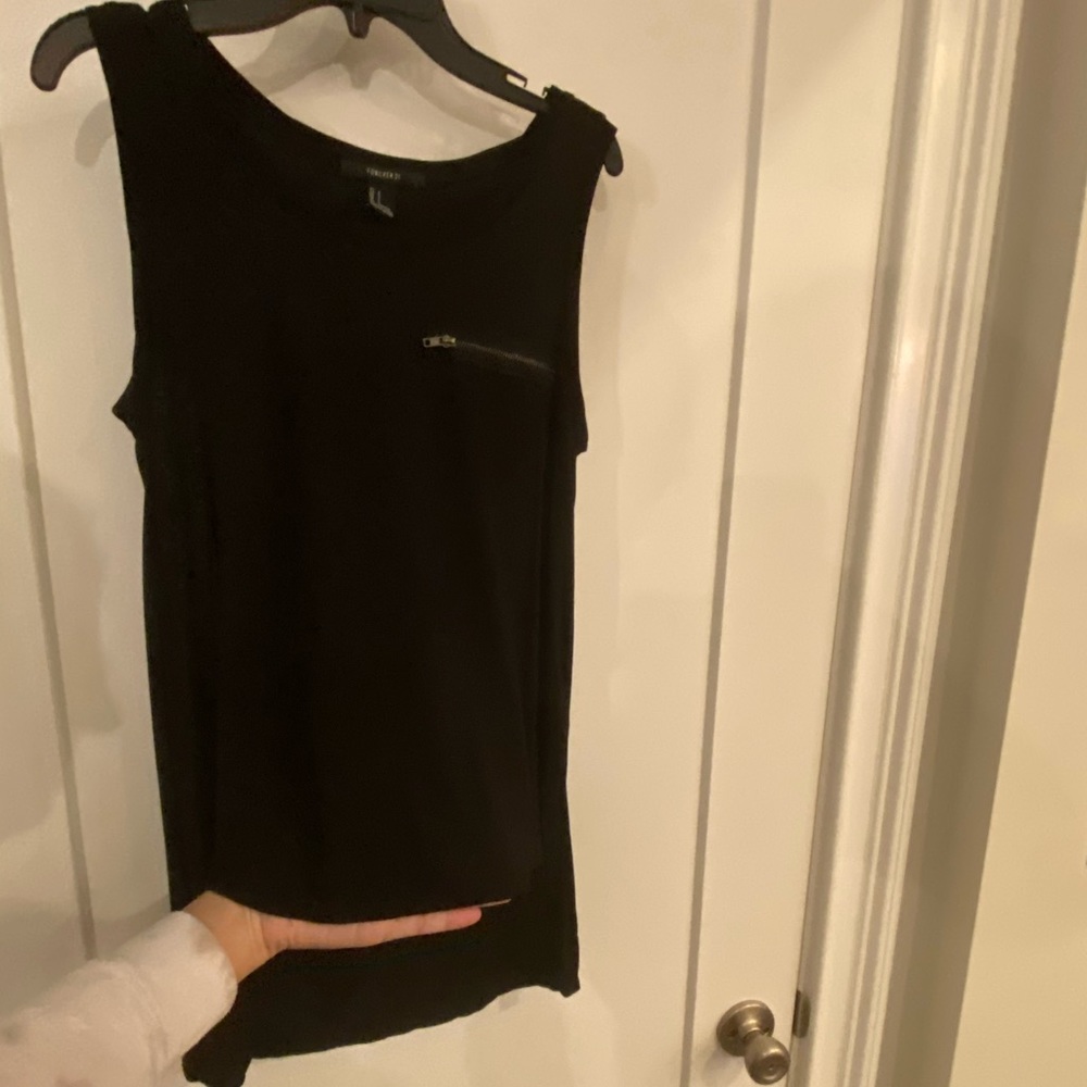 2008-2012? Forever 21 Black hi low sleeveless tank top w zipper detail S